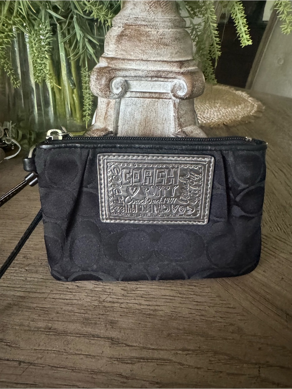 EUC Coach Poppy Black Signature Wristlet with Poppy Logo & Res Interior